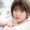 エロ動画情報 俺の宝箱 | 【エロ動画 俺の宝箱】彼女が目を離す瞬間を狙って短時間フェラでこっそり密着 深田えいみ