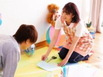 エロ動画情報 俺の宝箱 | 【俺の宝箱 エロ動画】母の保育園で働くことになった美人人妻・四宮由紀に告白され、エッチな関係になってしまう♡。